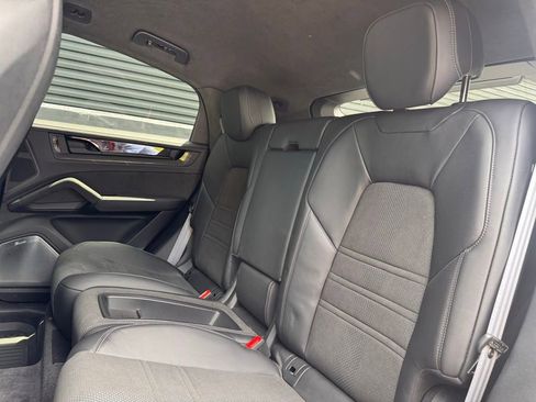 Certified 2024 Porsche Cayenne Turbo GT AWD/4WD image 19