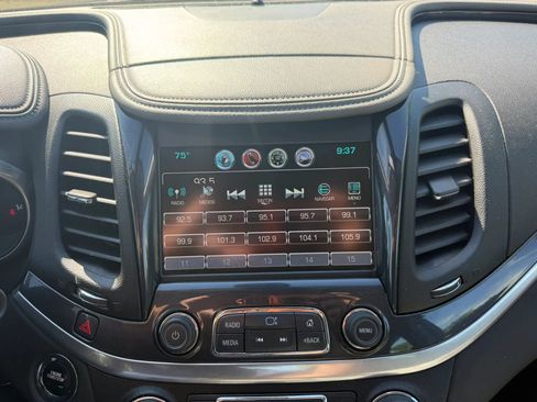 Used 2019 Chevrolet Impala LT FWD image 24