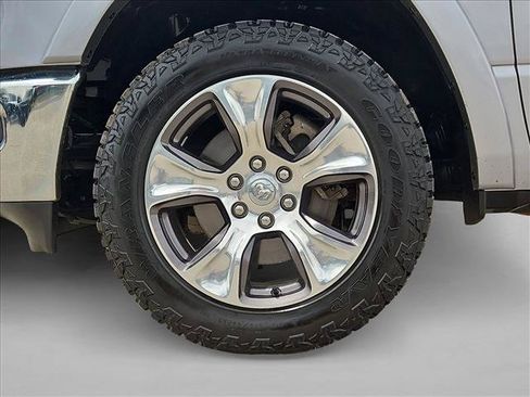 Used 2019 RAM 1500 Laramie AWD/4WD image 22