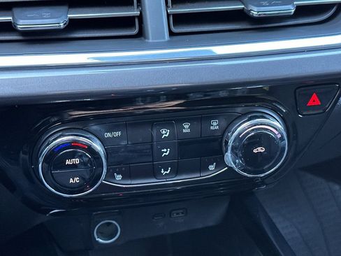 Used 2024 Chevrolet Trax ACTIV image 19