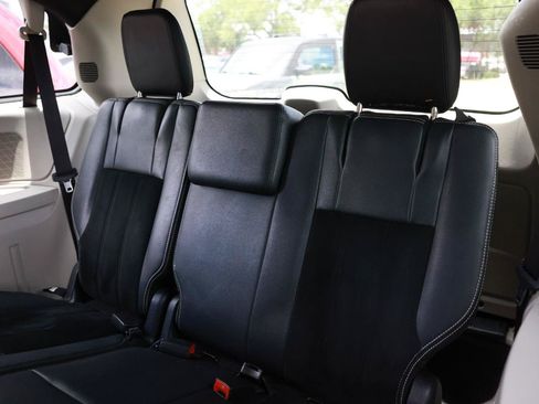 Used 2017 Dodge Grand Caravan SXT FWD image 25