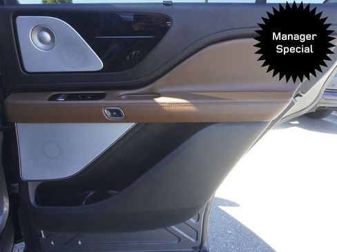 Used 2023 Lincoln Aviator Reserve w/ Equipment Group 201A image 25