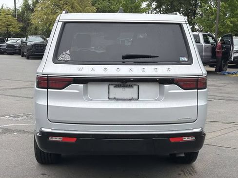 Used 2024 Jeep Wagoneer Series II w/ Flexible Seating Group AWD/4WD image 4