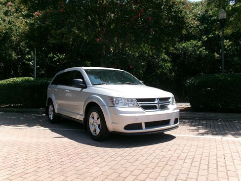 Used 2013 Dodge Journey American Value Package w/ Flexible Seating Group FWD image 3