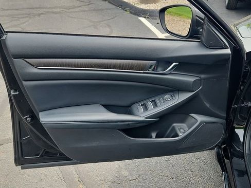 Certified 2018 Honda Accord EX image 12