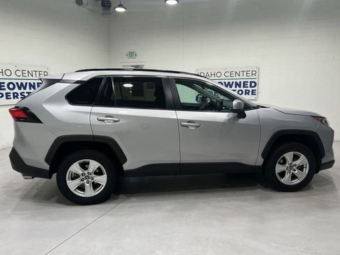 Used 2021 Toyota RAV4 XLE w/ XLE Grade Weather Package AWD/4WD image 9