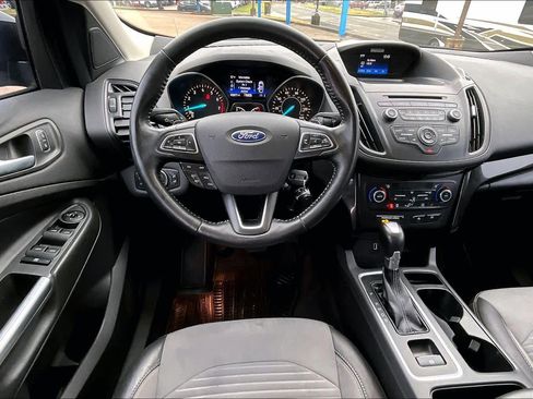 Used 2017 Ford Escape SE w/ SE Sport Appearance Package image 5