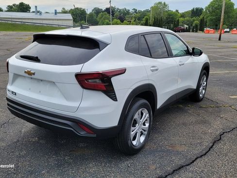 New 2026 Chevrolet Trax LS FWD image 12