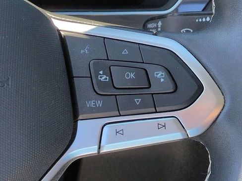 Used 2023 Volkswagen Tiguan SE w/ Panoramic Sunroof Package image 28