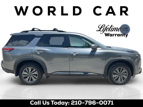 Used 2025 Nissan Pathfinder SV w/ SV Premium Package FWD image 2