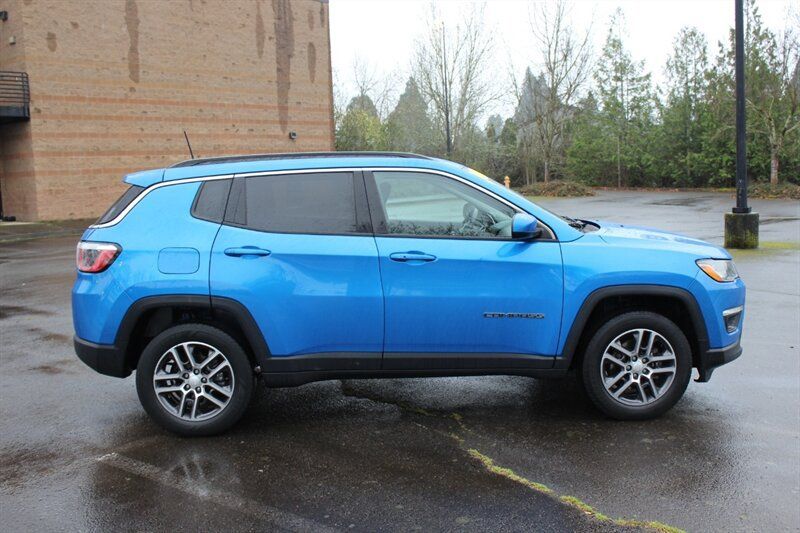 Used 2017 Jeep Compass Latitude w/ Popular Equipment Group AWD/4WD image 5