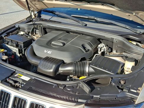 Used 2014 Jeep Grand Cherokee Limited w/ Luxury Group II image 29