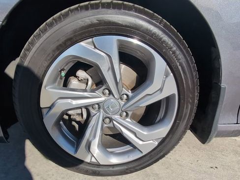 Used 2018 Honda Accord EX image 33