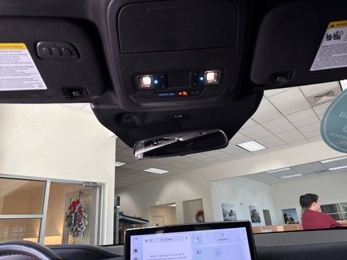 Used 2025 Ford Explorer ST-Line w/ ST-Line Street Pack image 19