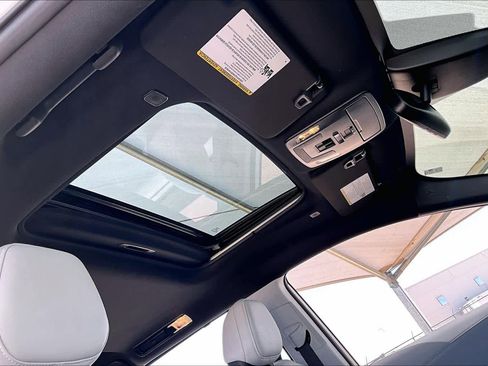 Used 2025 Toyota Sienna XSE image 14