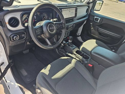 Used 2025 Jeep Wrangler Unlimited Sport AWD/4WD image 2