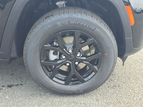 New 2026 Jeep Grand Cherokee Altitude image 9