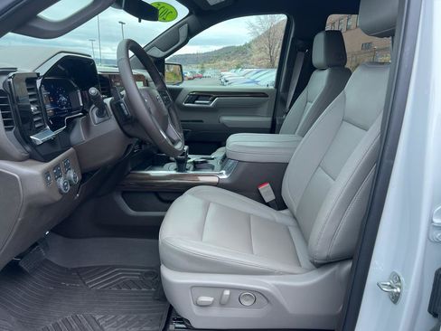 New 2025 Chevrolet Silverado 1500 LT Trail Boss w/ Dark Appearance Package AWD/4WD image 18