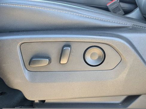 Used 2025 GMC Sierra 1500 SLT image 17