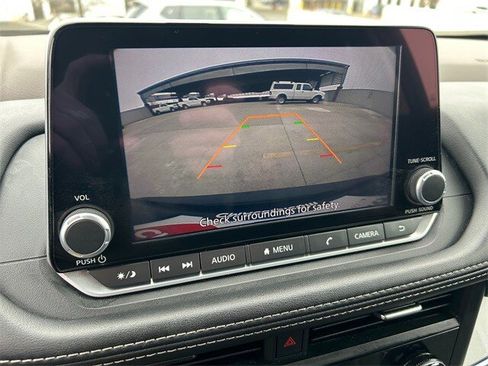 Used 2023 Nissan Rogue SV image 17