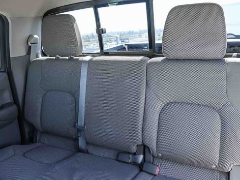 Used 2015 Nissan Frontier SV w/ SV Value Truck Package RWD image 18