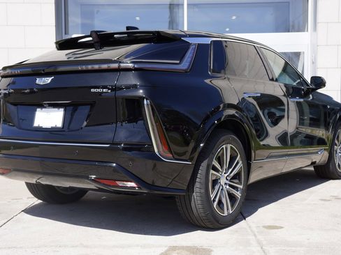 New 2024 Cadillac Lyriq Luxury image 4