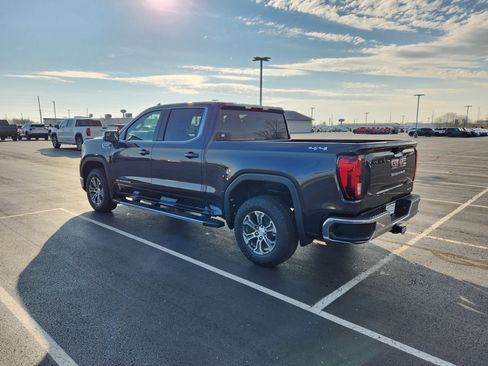 New 2026 GMC Sierra 1500 SLE image 3