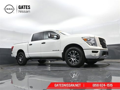 Used 2024 Nissan Titan SV w/ SV Convenience Package image 34