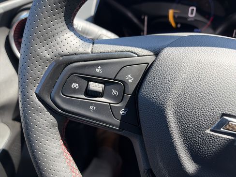 Used 2026 Chevrolet Trax RS w/ Sunroof Package FWD image 18