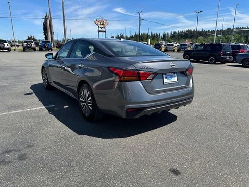 Used 2025 Nissan Altima 2.5 SV FWD image 4