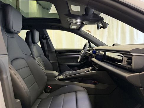 New 2026 Porsche Macan 4 Electric AWD/4WD image 16