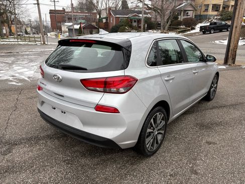 Used 2018 Hyundai Elantra GT image 8