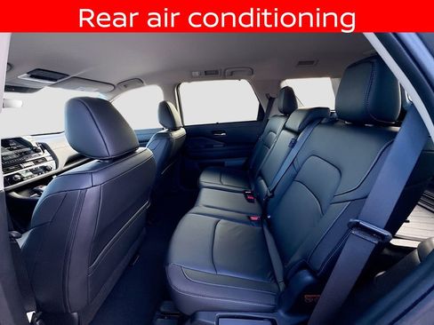 Used 2025 Nissan Pathfinder SL w/ Cargo Package image 18