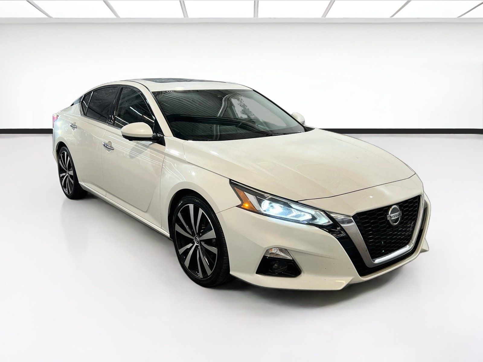 Used 2019 Nissan Altima 2.5 Platinum FWD image 3