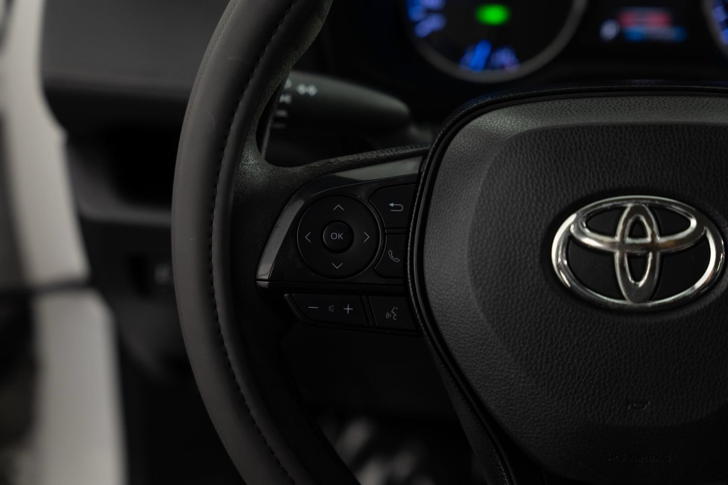 Used 2020 Toyota RAV4 LE w/ All Weather Liner Package AWD/4WD image 28