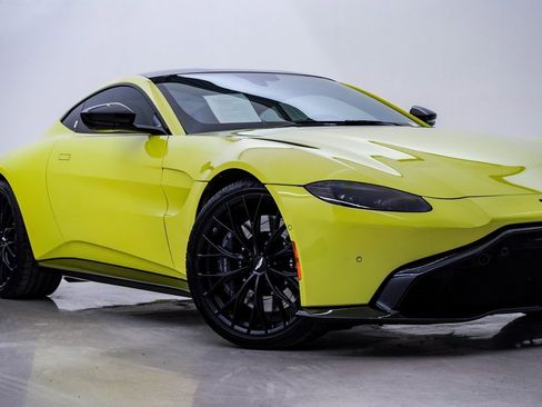 Used 2023 Aston Martin V8 Vantage Coupe image 2