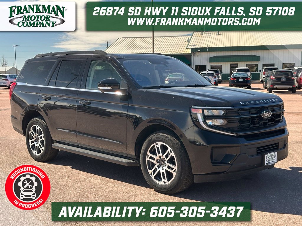 Used 2025 Ford Expedition Active AWD/4WD image 1