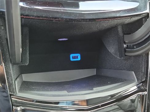 Used 2020 Cadillac Escalade ESV Premium Luxury image 33