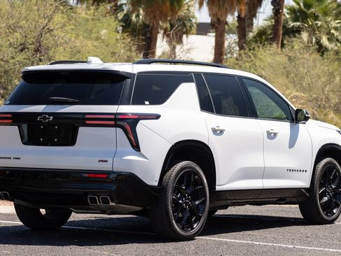 Used 2024 Chevrolet Traverse RS w/ LPO, Floor Liner Package AWD/4WD image 9