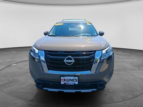 Used 2024 Nissan Pathfinder Platinum w/ Cargo Package AWD/4WD image 11