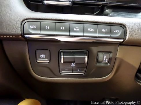 Used 2021 Cadillac Escalade ESV Premium Luxury w/ Driver Assist Tech Package AWD/4WD image 23