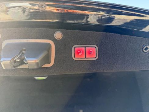 Used 2019 Mercedes-Benz S 560 4MATIC Sedan image 32