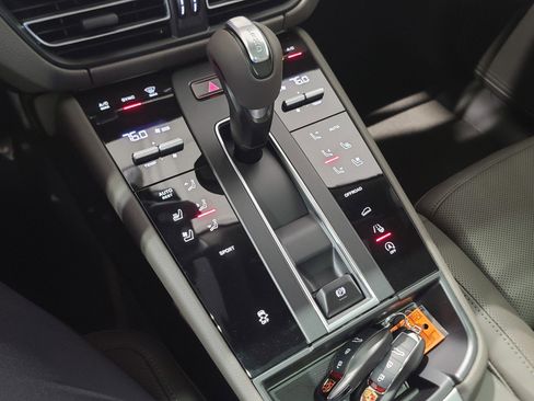 New 2026 Porsche Macan image 24