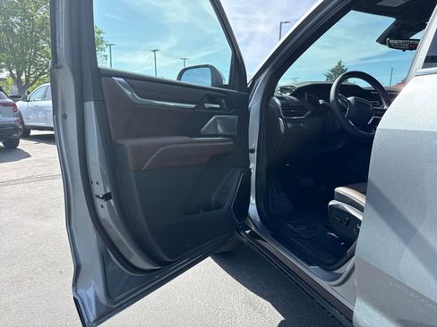 New 2026 GMC Acadia Denali Ultimate w/ LPO, Floor Liner Package AWD/4WD image 9