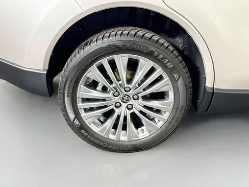 Used 2021 Toyota Venza XLE w/ Softex Package AWD/4WD image 33