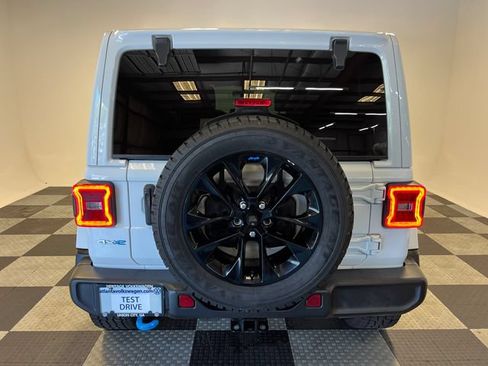 Used 2023 Jeep Wrangler Unlimited Sahara w/ Cold Weather Group AWD/4WD image 4