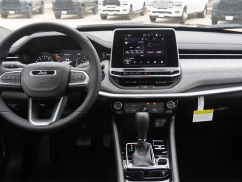 New 2026 Jeep Compass Latitude image 14