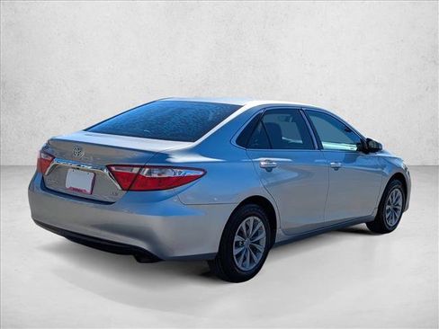 Used 2016 Toyota Camry LE image 5