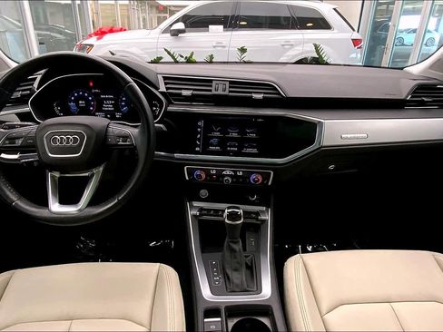Used 2020 Audi Q3 2.0T Premium w/ Convenience Package image 16