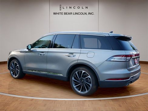 Used 2023 Lincoln Aviator Reserve w/ Equipment Group 201A image 2